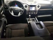 ✅ 2017 Toyota Tundra SR5 • VIN: 5TFEM5F16HX111162 • Лот: 67075885. Опубликован ранее на Copart с пробегом 227 029 миль. Бесплатный доступ к архиву аукционных продаж из США и подробный отчёт об истории автомобиля на DreamBid. Изображение 8.