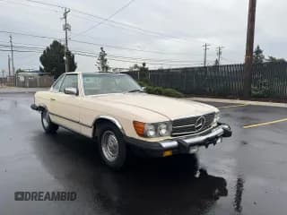 ✅ 1985 Mercedes-Benz 380 • VIN: WDBBA45C3FA034600 • Lot: 93280875. Wystawiony na Copart z przebiegiem 89 101 mil. Bezpłatny archiwum sprzedaży aukcyjnych z USA i szczegółowy raport historii pojazdu na DreamBid. Zdjęcie 1.