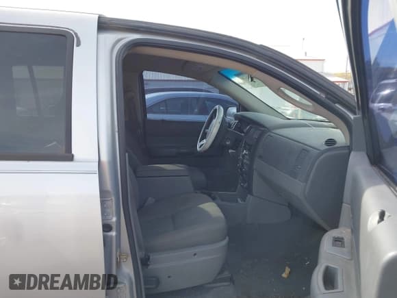 ✅ 2005 Dodge Durango SXT • VIN: 1D4HD38K75F527569 • Лот: 43623724. Опубликован ранее на IAAI с пробегом 235 728 миль. Бесплатный доступ к архиву аукционных продаж из США и подробный отчёт об истории автомобиля на DreamBid. Изображение 5.