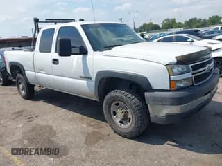 ✅ 2006 Chevrolet Silverado 2500HD Work Truck • VIN: 1GCHC29U36E134203 • Lot: 43040709. Wystawiony na IAAI z przebiegiem Nie podano. Bezpłatny archiwum sprzedaży aukcyjnych z USA i szczegółowy raport historii pojazdu na DreamBid. Zdjęcie 1.
