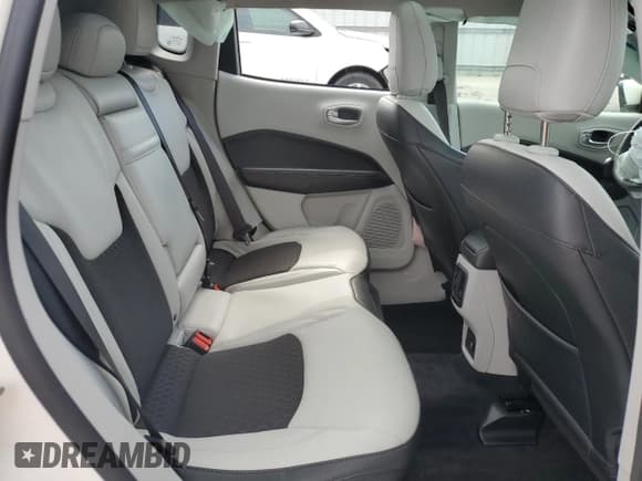 ✅ 2018 Jeep Compass Latitude • VIN: 3C4NJCBB3JT468182 • Lot: 68586175. Wystawiony na Copart z przebiegiem 61 068 mil. Bezpłatny archiwum sprzedaży aukcyjnych z USA i szczegółowy raport historii pojazdu na DreamBid. Zdjęcie 11.