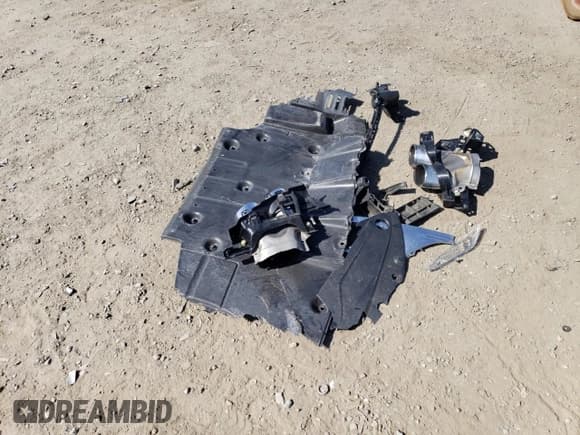 ✅ 2023 Mercedes-Benz C 43 AMG • VIN: W1KAF8HB0PR100831 • Lot: 67601874. Wystawiony na Copart z przebiegiem 10 793 mil. Bezpłatny archiwum sprzedaży aukcyjnych z USA i szczegółowy raport historii pojazdu na DreamBid. Zdjęcie 12.