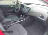 2017 Chevrolet Cruze LT z VIN 1G1BE5SM3H7173935, wystawiony jako IAAI lot #43054790 z przebiegiem 71 062 mil mil oraz . Historia ofert i sprzedaży dostępna na DreamBid. Obrazek 5.