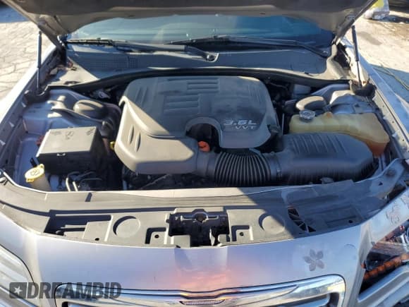 ✅ 2011 Chrysler 300 Limited • VIN: 2C3CA5CG4BH538106 • Lot: 91878795. Listed on Copart with 186,334 mi. Free auction sales archive from the USA and detailed vehicle history report at DreamBid. Image 11.