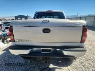 ✅ 2007 Chevrolet Silverado 1500 LS • VIN: 2GCEK13V471127474 • Lot: 81689825. Wystawiony na Copart z przebiegiem 221 709 mil. Bezpłatny archiwum sprzedaży aukcyjnych z USA i szczegółowy raport historii pojazdu na DreamBid. Zdjęcie 6.