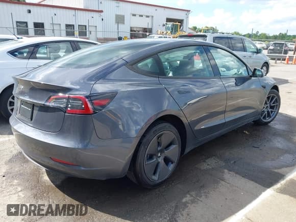 ✅ 2023 Tesla Model 3 • VIN: 5YJ3E1EA2PF694756 • Lot: 42220867. Wystawiony na IAAI z przebiegiem 29 260 mil. Bezpłatny archiwum sprzedaży aukcyjnych z USA i szczegółowy raport historii pojazdu na DreamBid. Zdjęcie 4.