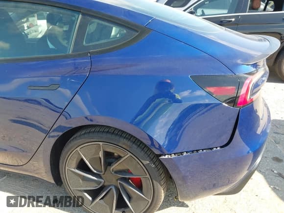 ✅ 2025 Tesla Model 3 Performance • VIN: 5YJ3E1ET3SF971313 • Lot: 42900442. Listed on IAAI with 2,881 mi. Free auction sales archive from the USA and detailed vehicle history report at DreamBid. Image 17.