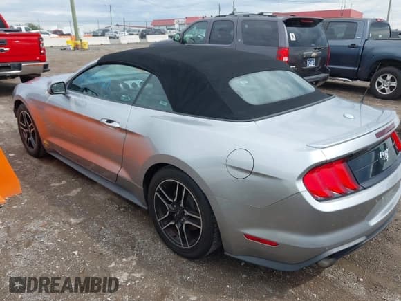 ✅ 2020 Ford Mustang EcoBoost Premium • VIN: 1FATP8UH3L5113591 • Lot: 43277727. Wystawiony na IAAI z przebiegiem 203 564 mil. Bezpłatny archiwum sprzedaży aukcyjnych z USA i szczegółowy raport historii pojazdu na DreamBid. Zdjęcie 3.