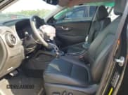 ✅ 2022 Hyundai Kona Limited • VIN: KM8K53A39NU908981 • Лот: 73815534. Опубликован ранее на Copart с пробегом 54 305 миль. Бесплатный доступ к архиву аукционных продаж из США и подробный отчёт об истории автомобиля на DreamBid. Изображение 7.