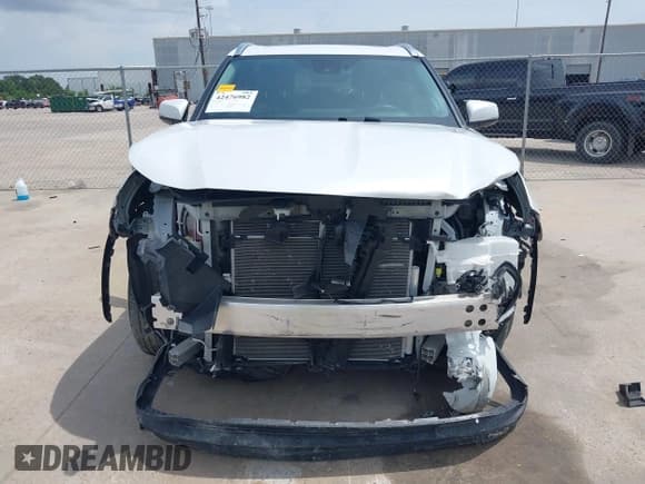 ✅ 2023 Toyota Highlander L • VIN: 5TDKDRAH4PS032141 • Lot: 42476982. Listed on IAAI with 24,327 mi. Free auction sales archive from the USA and detailed vehicle history report at DreamBid. Image 13.