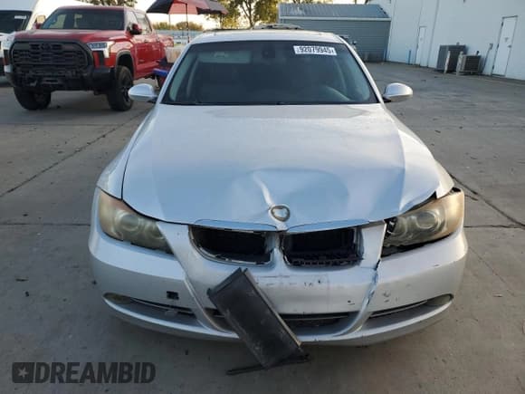 ✅ 2006 BMW 3 Series 330i • VIN: WBAVB33506KS33265 • Lot: 92079945. Wystawiony na Copart z przebiegiem 210 639 mil. Bezpłatny archiwum sprzedaży aukcyjnych z USA i szczegółowy raport historii pojazdu na DreamBid. Zdjęcie 5.