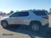 ✅ 2021 Chevrolet Traverse LT Cloth • VIN: 1GNEVGKW1MJ230154 • Lot: 43524907. Wystawiony na IAAI z przebiegiem 49 312 mil. Bezpłatny archiwum sprzedaży aukcyjnych z USA i szczegółowy raport historii pojazdu na DreamBid. Zdjęcie 15.