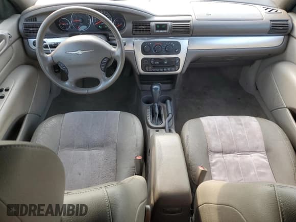 ✅ 2005 Chrysler Sebring Touring • VIN: 1C3EL55R55N638924 • Lot: 71877035. Wystawiony na Copart z przebiegiem 52 744 mil. Bezpłatny archiwum sprzedaży aukcyjnych z USA i szczegółowy raport historii pojazdu na DreamBid. Zdjęcie 8.