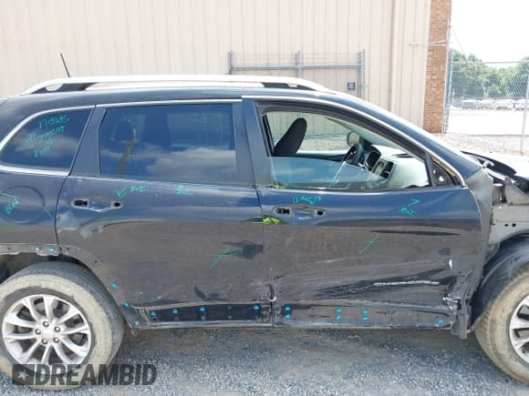 ✅ 2019 Jeep Cherokee Latitude • VIN: 1C4PJMCX7KD102709 • Lot: 42626211. Listed on IAAI with 52,979 mi. Free auction sales archive from the USA and detailed vehicle history report at DreamBid. Image 14.