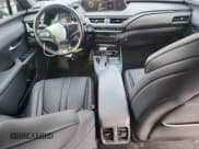 ✅ 2021 Lexus UX 250h F Sport • VIN: JTHR9JBH6M2041702 • Lot: 61157525. Wystawiony na Copart z przebiegiem 64 681 mil. Bezpłatny archiwum sprzedaży aukcyjnych z USA i szczegółowy raport historii pojazdu na DreamBid. Zdjęcie 8.