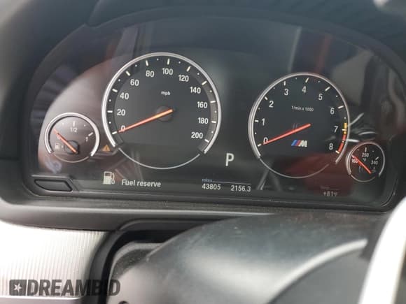 ✅ 2015 BMW M5 • VIN: WBSFV9C53FD595329 • Lot: 65831264. Wystawiony na Copart z przebiegiem 43 805 mil. Bezpłatny archiwum sprzedaży aukcyjnych z USA i szczegółowy raport historii pojazdu na DreamBid. Zdjęcie 9.