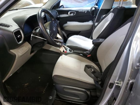 ✅ 2023 Hyundai Venue SEL • VIN: KMHRC8A33PU212167 • Lot: 45929735. Listed on Copart with 19,730 mi. Free auction sales archive from the USA and detailed vehicle history report at DreamBid. Image 7.