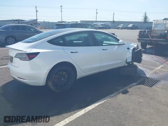 ✅ 2021 Tesla Model 3 Performance • VIN: 5YJ3E1EC9MF028961 • Lot: 41958226. Wystawiony na IAAI z przebiegiem 60 055 mil. Bezpłatny archiwum sprzedaży aukcyjnych z USA i szczegółowy raport historii pojazdu na DreamBid. Zdjęcie 4.