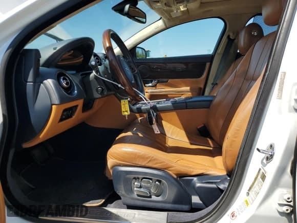 ✅ 2012 Jaguar XJ XJL • VIN: SAJWA2GB0CLV37059 • Lot: 67568695. Wystawiony na Copart z przebiegiem 99 880 mil. Bezpłatny archiwum sprzedaży aukcyjnych z USA i szczegółowy raport historii pojazdu na DreamBid. Zdjęcie 7.