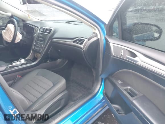 ✅ 2020 Ford Fusion SE • VIN: 3FA6P0HD2LR125024 • Lot: 43503651. Wystawiony na IAAI z przebiegiem 72 278 mil. Bezpłatny archiwum sprzedaży aukcyjnych z USA i szczegółowy raport historii pojazdu na DreamBid. Zdjęcie 5.