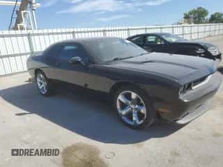 2014 Dodge Challenger R/T 100th Anniversary Appearance z VIN 2C3CDYBT8EH280572, wystawiony jako Copart lot #72455224 z przebiegiem 150 197 mil mil oraz Szkoda całkowita • Salvage title. Historia ofert i sprzedaży dostępna na DreamBid. Obrazek 4.