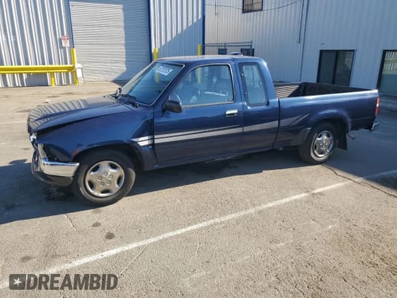 ✅ 1994 Toyota Pickup • VIN: JT4VN93D6R5041047 • Lot: 81757575. Wystawiony na Copart z przebiegiem 81 153 mil. Bezpłatny archiwum sprzedaży aukcyjnych z USA i szczegółowy raport historii pojazdu na DreamBid. Zdjęcie 1.