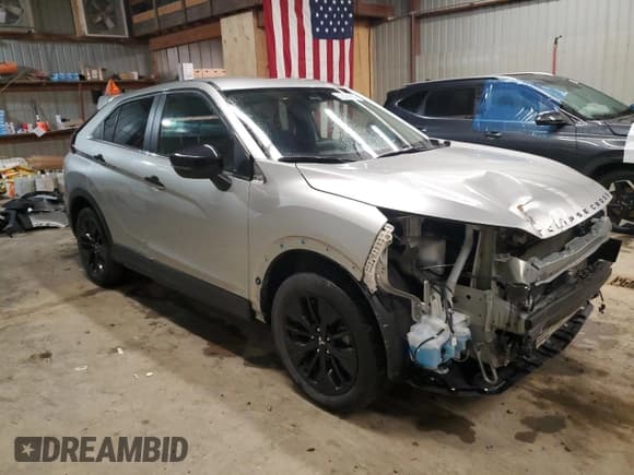 ✅ 2022 Mitsubishi Eclipse Cross LE • VIN: JA4ATVAA5NZ051961 • Lot: 52536985. Wystawiony na Copart z przebiegiem 30 876 mil. Bezpłatny archiwum sprzedaży aukcyjnych z USA i szczegółowy raport historii pojazdu na DreamBid. Zdjęcie 4.