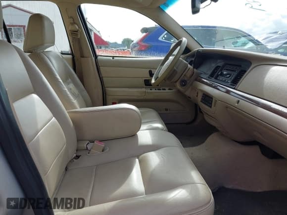 ✅ 2006 Ford Crown Victoria • VIN: 2FDHP74V26X134072 • Lot: 42056189. Wystawiony na IAAI z przebiegiem Nie podano. Bezpłatny archiwum sprzedaży aukcyjnych z USA i szczegółowy raport historii pojazdu na DreamBid. Zdjęcie 5.