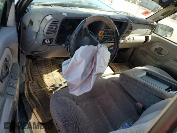 ✅ 1998 GMC Sierra 1500 • VIN: 2GTEK19R8W1537316 • Лот: 85096605. Опубликован ранее на Copart с пробегом 163 922 миль. Бесплатный доступ к архиву аукционных продаж из США и подробный отчёт об истории автомобиля на DreamBid. Изображение 8.