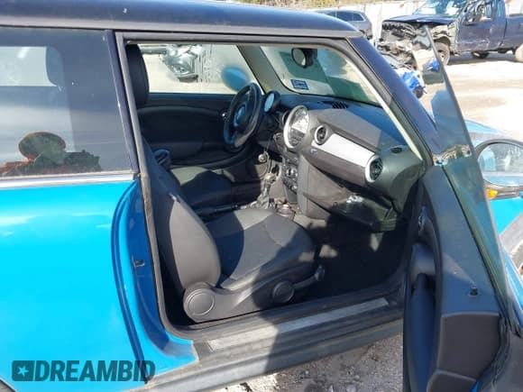 ✅ 2013 MINI Hardtop • VIN: WMWSU3C59DT689754 • Lot: 43895459. Wystawiony na IAAI z przebiegiem 87 172 mil. Bezpłatny archiwum sprzedaży aukcyjnych z USA i szczegółowy raport historii pojazdu na DreamBid. Zdjęcie 5.