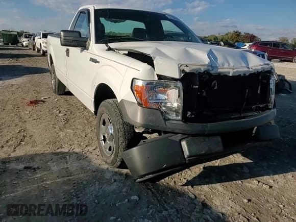 ✅ 2013 Ford F-150 XL • VIN: 1FTMF1CM8DKD91686 • Lot: 82758115. Wystawiony na Copart z przebiegiem 162 676 mil. Bezpłatny archiwum sprzedaży aukcyjnych z USA i szczegółowy raport historii pojazdu na DreamBid. Zdjęcie 13.