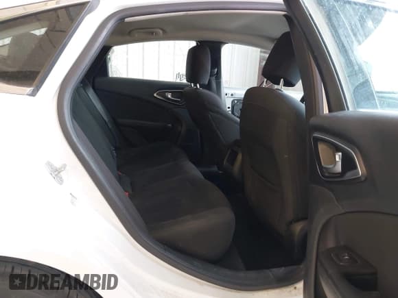 ✅ 2015 Chrysler 200 Limited • VIN: 1C3CCCAB2FN747380 • Lot: 43507078. Listed on IAAI with 160,822 mi. Free auction sales archive from the USA and detailed vehicle history report at DreamBid. Image 8.