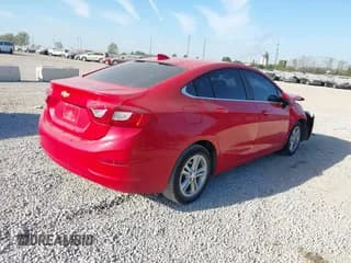 ✅ 2018 Chevrolet Cruze LT • VIN: 1G1BE5SM1J7112041 • Lot: 43370283. Wystawiony na IAAI z przebiegiem 165 938 mil. Bezpłatny archiwum sprzedaży aukcyjnych z USA i szczegółowy raport historii pojazdu na DreamBid. Zdjęcie 4.
