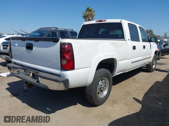 ✅ 2004 Chevrolet Silverado 2500 LT • VIN: 1GCGC23U64F158801 • Lot: 42887314. Wystawiony na IAAI z przebiegiem 124 427 mil. Bezpłatny archiwum sprzedaży aukcyjnych z USA i szczegółowy raport historii pojazdu na DreamBid. Zdjęcie 4.