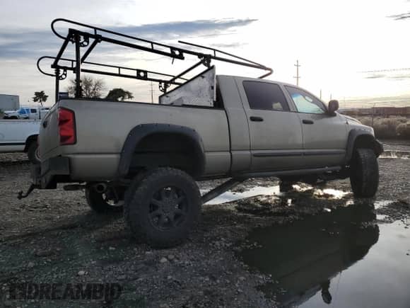 2008 Dodge 1500 SXT z VIN 3D7KS19D58G222545, wystawiony jako Copart lot #85698004 z przebiegiem 175 905 mil mil oraz Szkoda całkowita • Salvage title. Historia ofert i sprzedaży dostępna na DreamBid. Obrazek 3.