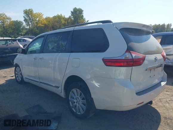 ✅ 2017 Toyota Sienna XLE • VIN: 5TDDZ3DC1HS152732 • Lot: 43352681. Listed on IAAI with 186,860 mi. Free auction sales archive from the USA and detailed vehicle history report at DreamBid. Image 3.