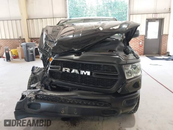 2019 Ram 1500 Tradesman z VIN 1C6SRFCT6KN570492, wystawiony jako IAAI lot #42813379 z przebiegiem 75 107 mil mil oraz . Historia ofert i sprzedaży dostępna na DreamBid. Obrazek 12.