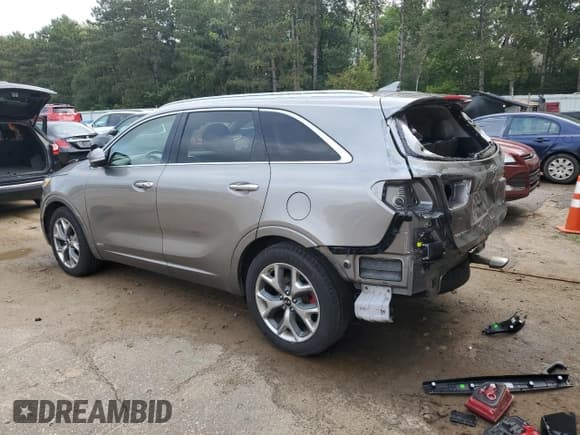 ✅ 2019 Kia Sorento SX Limited • VIN: 5XYPKDA55KG464053 • Lot: 80936305. Listed on Copart with 108,321 mi. Free auction sales archive from the USA and detailed vehicle history report at DreamBid. Image 2.