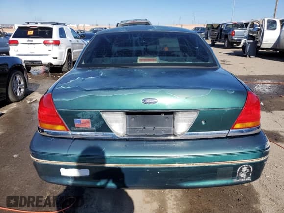✅ 2000 Ford Crown Victoria • VIN: 2FAFP73W8YX141772 • Lot: 75394894. Listed on Copart with 190,123 mi. Free auction sales archive from the USA and detailed vehicle history report at DreamBid. Image 6.