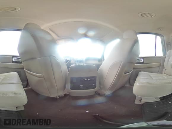 ✅ 2015 Lincoln Navigator • VIN: 5LMJJ3HT1FEJ03496 • Lot: 77615394. Wystawiony na Copart z przebiegiem 118 636 mil. Bezpłatny archiwum sprzedaży aukcyjnych z USA i szczegółowy raport historii pojazdu na DreamBid. Zdjęcie 14.