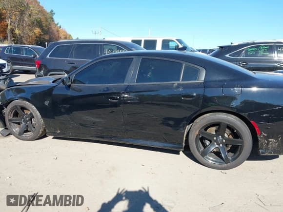 ✅ 2019 Dodge Charger SRT Hellcat • VIN: 2C3CDXL90KH721345 • Lot: 43463870. Listed on IAAI with 40,227 mi. Free auction sales archive from the USA and detailed vehicle history report at DreamBid. Image 15.