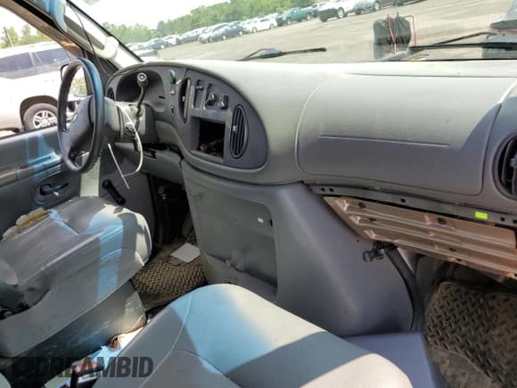 ✅ 2006 Ford Econoline Cargo • VIN: 1FTNE24W46HA18495 • Lot: 62740785. Wystawiony na Copart z przebiegiem 196 811 mil. Bezpłatny archiwum sprzedaży aukcyjnych z USA i szczegółowy raport historii pojazdu na DreamBid. Zdjęcie 8.