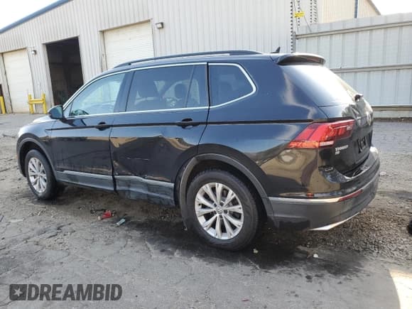 ✅ 2018 Volkswagen Tiguan SEL • VIN: 3VV3B7AX2JM137890 • Лот: 48318645. Опубликован ранее на Copart с пробегом 112 602 миль. Бесплатный доступ к архиву аукционных продаж из США и подробный отчёт об истории автомобиля на DreamBid. Изображение 2.