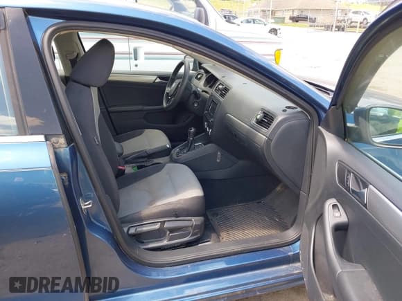 ✅ 2017 Volkswagen Jetta S • VIN: 3VW167AJ4HM212926 • Lot: 42651607. Listed on IAAI with 66,556 mi. Free auction sales archive from the USA and detailed vehicle history report at DreamBid. Image 5.