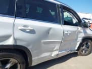 ✅ 2017 Toyota Highlander Limited • VIN: 5TDDZRFH9HS356688 • Lot: 42570577. Listed on IAAI with 86,764 mi. Free auction sales archive from the USA and detailed vehicle history report at DreamBid. Image 6.