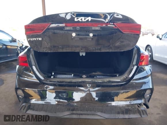 ✅ 2024 Kia Forte LXS • VIN: 3KPF24ADXRE791994 • Lot: 43628395. Wystawiony na IAAI z przebiegiem 25 935 mil. Bezpłatny archiwum sprzedaży aukcyjnych z USA i szczegółowy raport historii pojazdu na DreamBid. Zdjęcie 16.