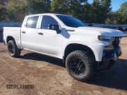 ✅ 2020 Chevrolet Silverado 1500 LT Trail Boss • VIN: 1GCPYFED8LZ117914 • Lot: 43580581. Wystawiony na IAAI z przebiegiem 111 118 mil. Bezpłatny archiwum sprzedaży aukcyjnych z USA i szczegółowy raport historii pojazdu na DreamBid. Zdjęcie 1.