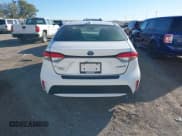 ✅ 2022 Toyota Corolla Hybrid LE • VIN: JTDEAMDE9N3005400 • Lot: 43584787. Wystawiony na IAAI z przebiegiem 58 525 mil. Bezpłatny archiwum sprzedaży aukcyjnych z USA i szczegółowy raport historii pojazdu na DreamBid. Zdjęcie 16.