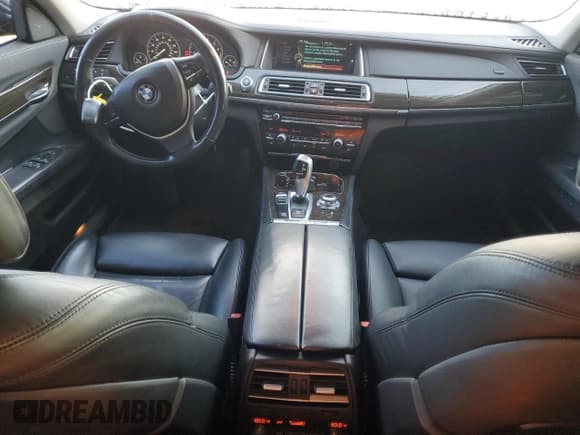 ✅ 2013 BMW 7 Series 750i • VIN: WBAYA8C53DD227538 • Lot: 81894315. Listed on Copart with 117,991 mi. Free auction sales archive from the USA and detailed vehicle history report at DreamBid. Image 8.