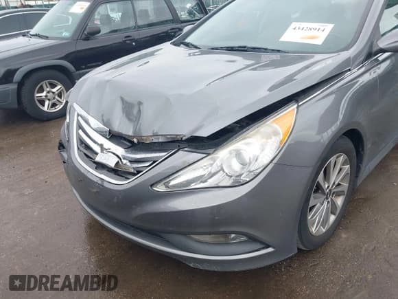 ✅ 2014 Hyundai Sonata Limited • VIN: 5NPEC4AC7EH934776 • Lot: 43428914. Listed on IAAI with 147,705 mi. Free auction sales archive from the USA and detailed vehicle history report at DreamBid. Image 17.